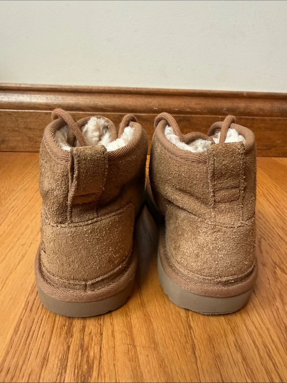 UGG Kids Boots Chukka Neumel Chestnut Brown Suede Kids Size 2